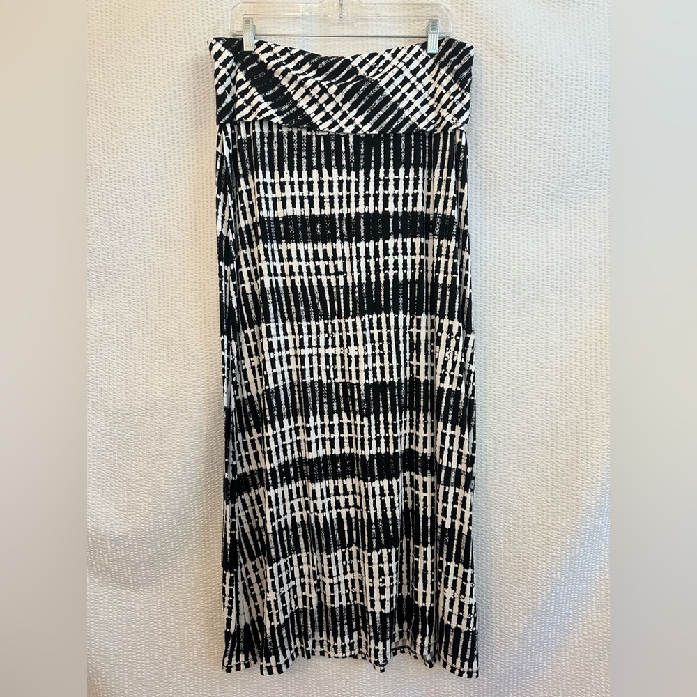 Calvin Klein Women’s Black White Maxi Skirt Size: Large